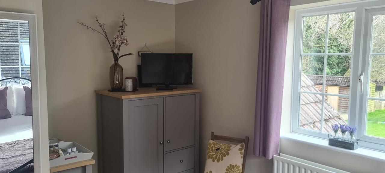 Bed and Breakfast Ha'Penny Acre Sherfield English Exteriér fotografie